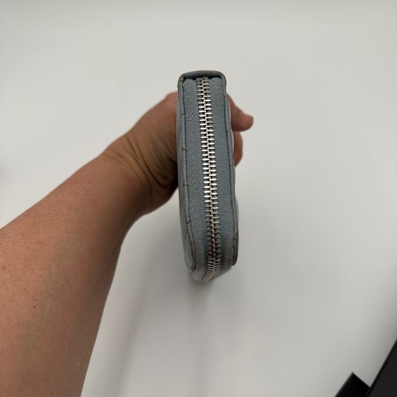 YSL Chevron  'Monogram' Zip Around Quilted Calfskin in Sugar Sand - Picture 5 of 12